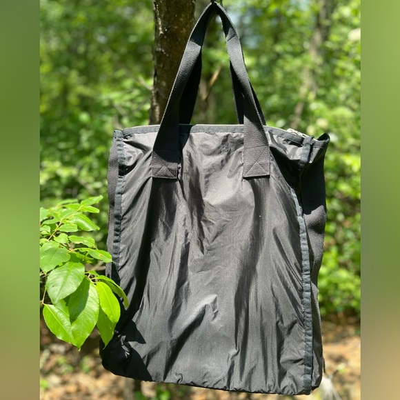 LeSportsac Black Nylon Zippered Large Tote Bag - Picture 2 of 3